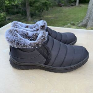 Minnetonka Quilted Waterproof Slip On Booties With Fur Trim Women's Size 7M
